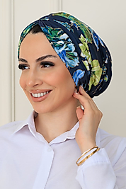 Drapeli dolgulu desenli yaldızlı bone